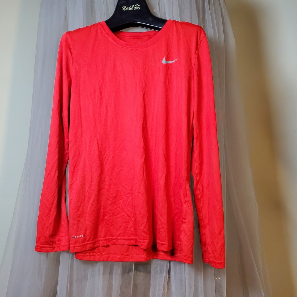 The Nike Tee Dri Fit Casual Activewear Red Athletic Athleisure Womens M Layer